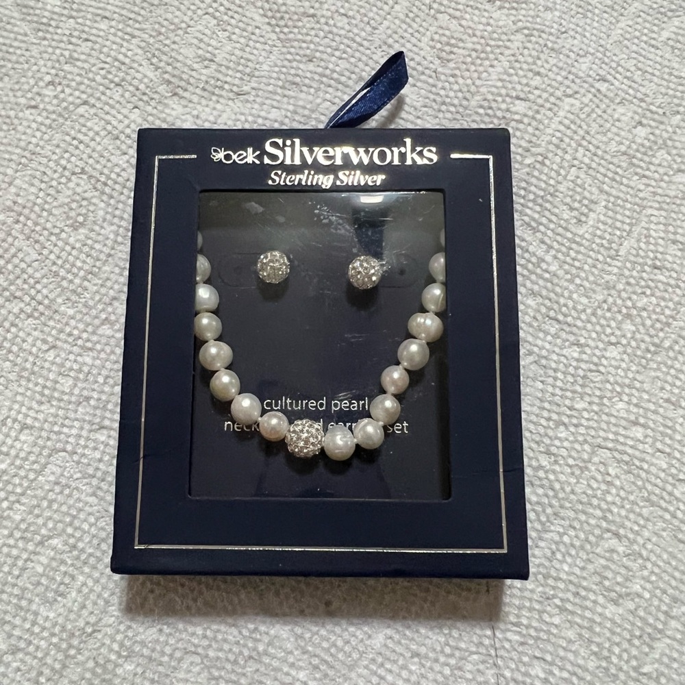 Silver with culture pearls vintage set of earring and necklace Belk brand